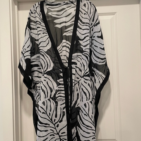 Black & White Duster - Picture 1 of 6
